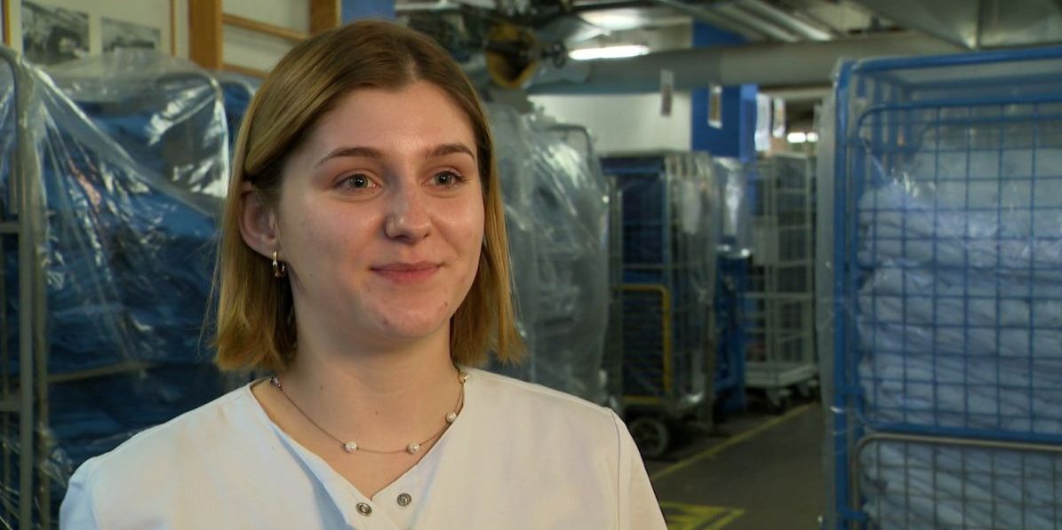 "Jeg har fødselsdag i dag, og jobbet her er den bedste gave for mig," siger den ukrainske flygtning Nadiia Kohat, som har fået job hos MidtVask i Aarhus.