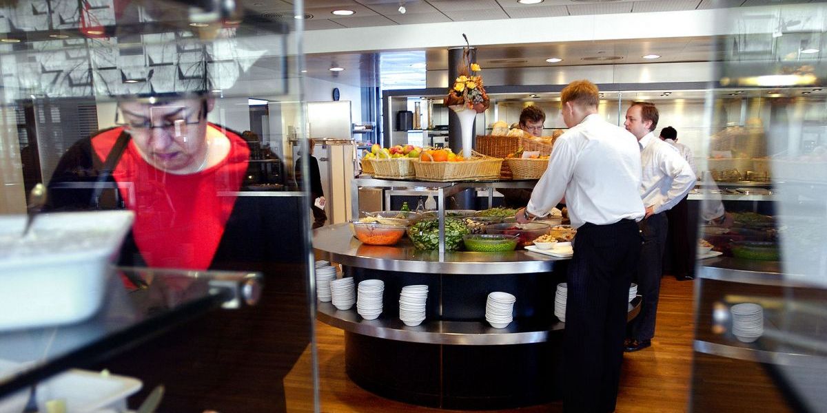 Dansk Vegetarisk Forening glæder sig meget over beslutningen i Aalborg Byråd og håber, at andre kommuner vil følge trop.