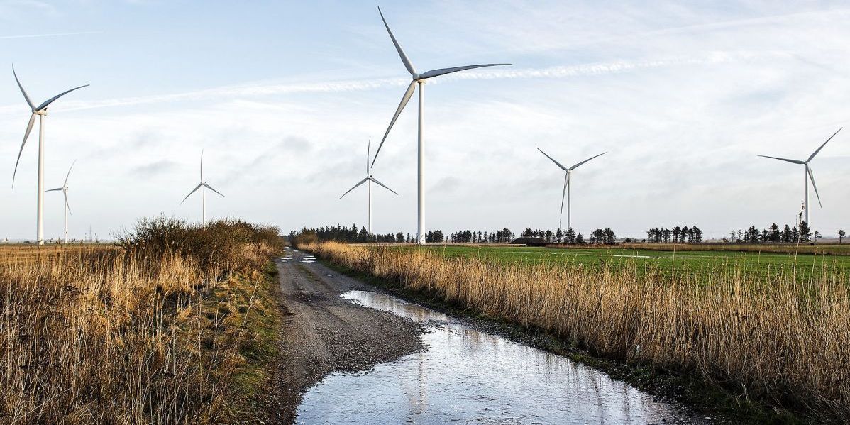 Der er måske en større accept af vindmøller på land, end de fleste lokalpolitikere går og tror. Fotoet her er fra Jammerbugt, som i 2016 blev kåret til Årets Vindkommune.