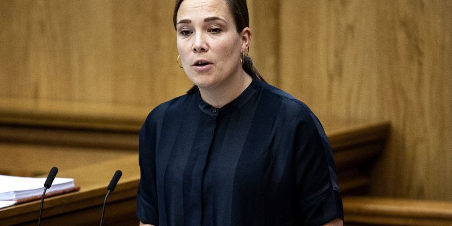 (Arkiv) "Evalueringen af det sociale frikort viste klart og tydeligt, at ordningen hjælper mange mennesker videre både på arbejdsmarkedet og i livet," siger social- og ældreminister Astrid Krag.