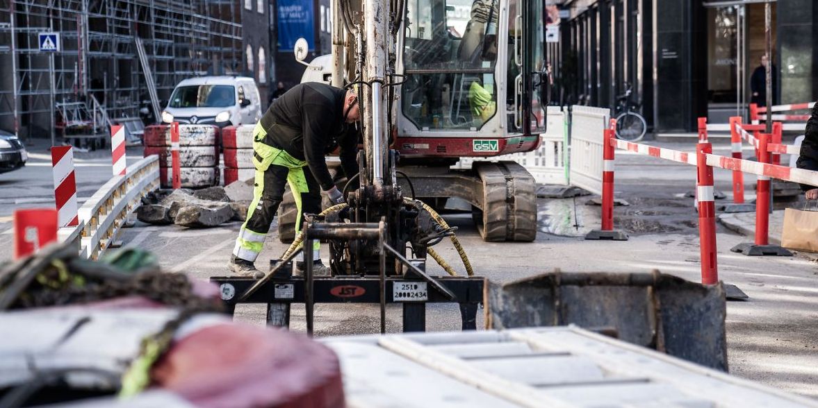 Regeringen vil under økonomiforhandlingerne, som begynder her tirsdag, kræve, at kommunerne i højere grad bruger anlægsrammen til grøn omstilling. Blandt andet til udbredelse af fjernvarme - som her i Aabenraa.