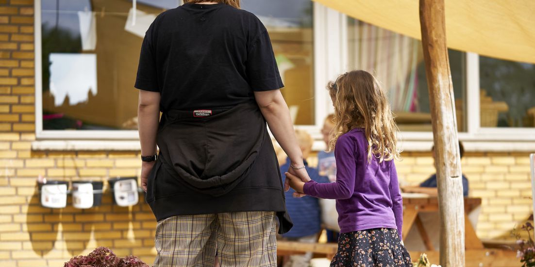 Kommunerne får ekstra statspenge i år til bedre bemanding i børnehaver og vuggestuer. Men det kan ikke mærkes i alle kommuner, påpeger Daginstitutionernes Lands-Organisation.