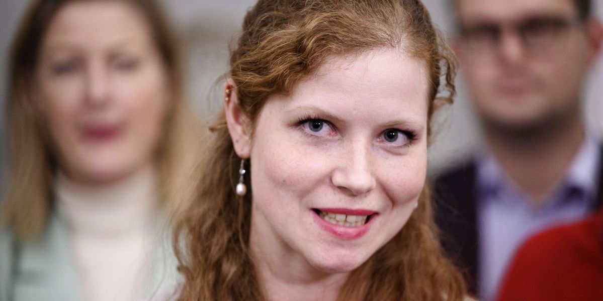"Jeg har ikke længere en oplevelse af opbakning, og derfor tager jeg konsekvensen og har truffet denne beslutning," skriver Isabella Arendt, der nu stopper brat som formand for Kristendemokraterne.