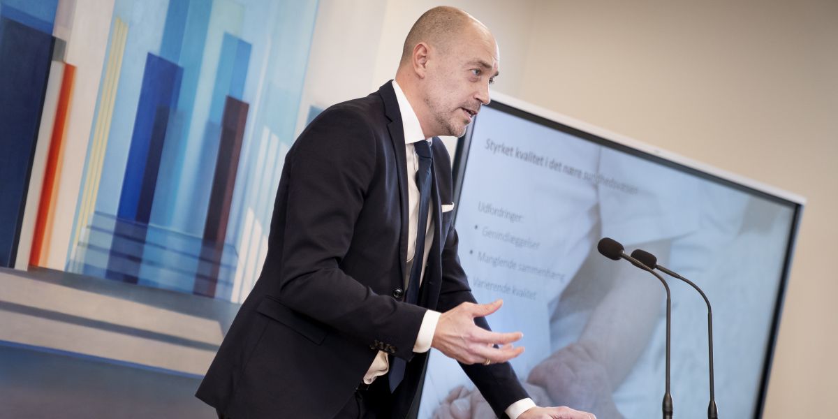 Regeringens helt store slagnummer i en kommende sundhedsreform er skrappere krav til tobak og alkohol. Det bliver nu ikke en del af reformen, men kørt ud i et nyt og formentlig smallere forhandlingsspor. Det kan få store konsekvenser for sundheden i kommunerne.
