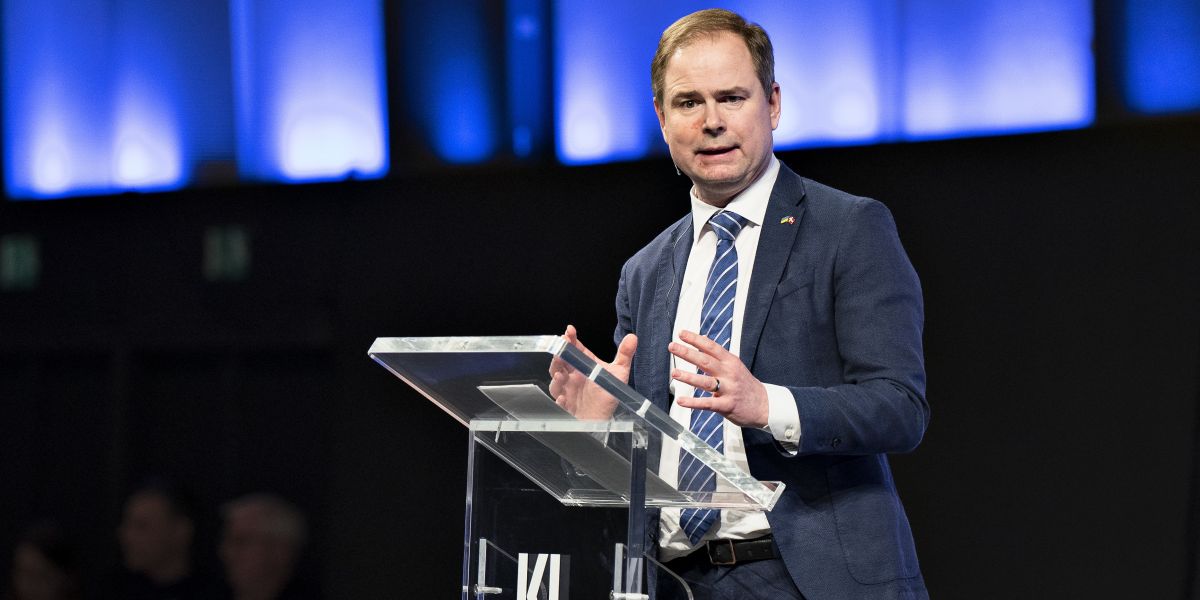 Finansminister Nicolai Wammen (S) vil skære op til tre milliarder kroner i offentlige investeringer. Det kan ramme kommunernes anlægsramme hårdt.