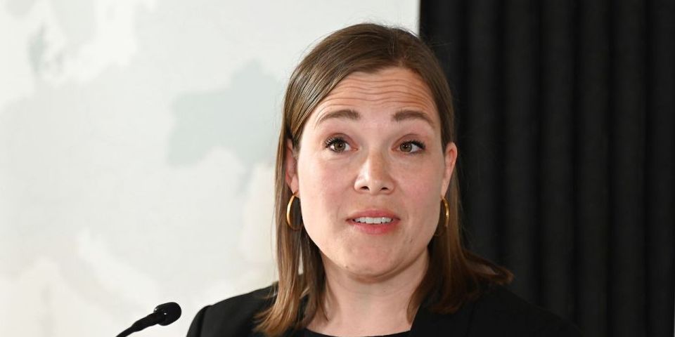 Social- og ældreminister Astrid Krag (S) afviser kritik fra KL af, at regeringens plan for bedre hjælp til personer med handicap er underfinansieret.