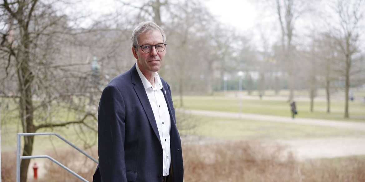 Den nye borgmester i Slagelse Knud Vincents (V) ser sig nødsaget til at gennemføre besparelser for at rette op på kommunens skrantende økonomi. Han har skarpt kritiseret sin forgænger John Dyrby Paulsen (S).