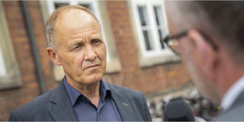 KL-formand Martin Damm afviste i går, tirsdag, kategorisk, at kommunerne vil acceptere en aftale om, at yderligere besparelse på eksterne konsulenter kan bruges til at finansiere væksten i det specialiserede socialområde.
