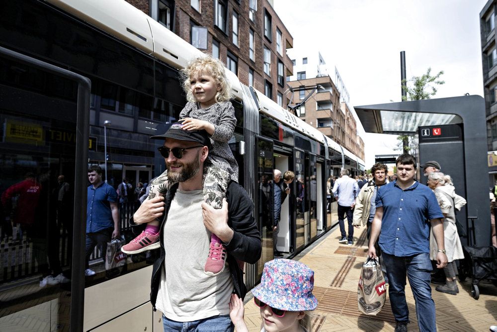 Indvielsen af Odense Letbane foregår lørdag med forskellige former for festivitas på de 24 stationer, som letbanen passerer.