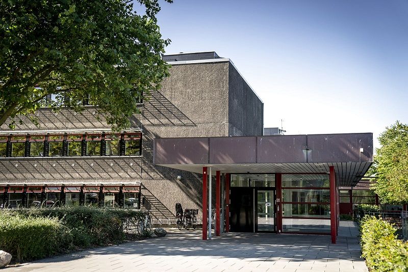 Der skal spares penge i Albertslund Kommune, og det kan føre til sammenlægninger i forvaltningerne og på chefgangene.