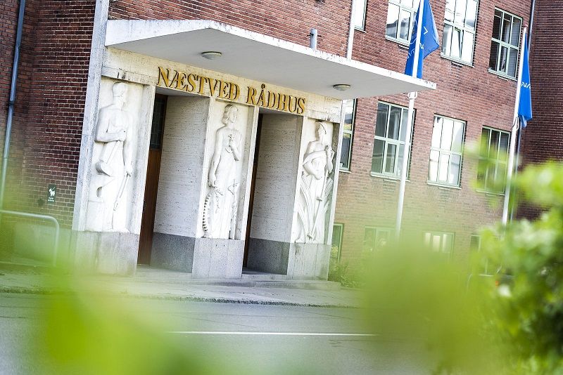 Ledere og medarbejdere fra skoler og dagtilbud i Næstved Kommune har modtaget massage og været på restaurant som "belønningsarrangementer uden fagligt formål". Den praksis er ulovlig.