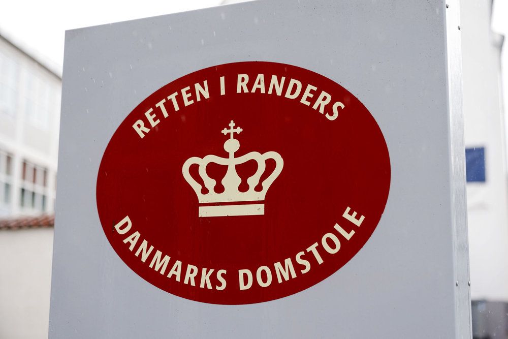 Kvinden har siddet varetægtsfængslet i to måneder og har nu udsigt til yderligere fire uger bag tremmer.