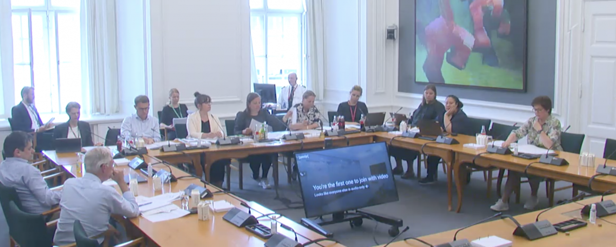 Regeringen mener fortsat ikke, at ændringen af folketalsopgørelsen i udligningsreformen udgør et problem på socialområdet, men åbner en dør på klem for, at problemet kan løses under forhandlinger om regeringens handicapudspil.