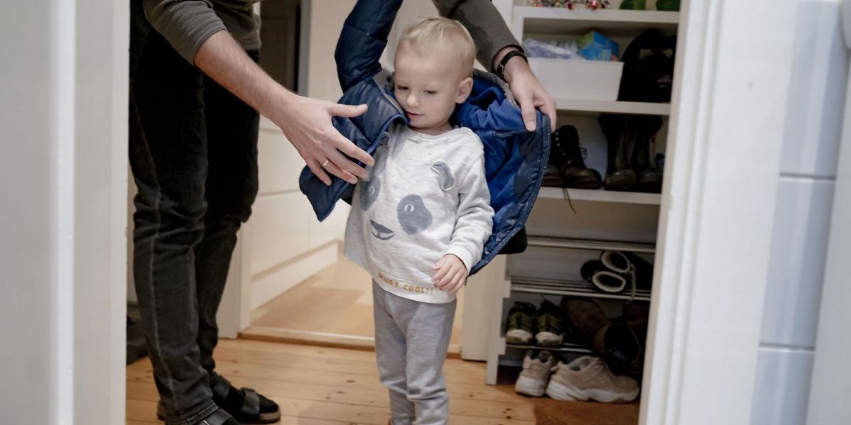 På trods af stor forældretilfredshed mindskes tilgangen til dagplejen. Kommunerne bliver kritiseret af FOA i den forbindelse.