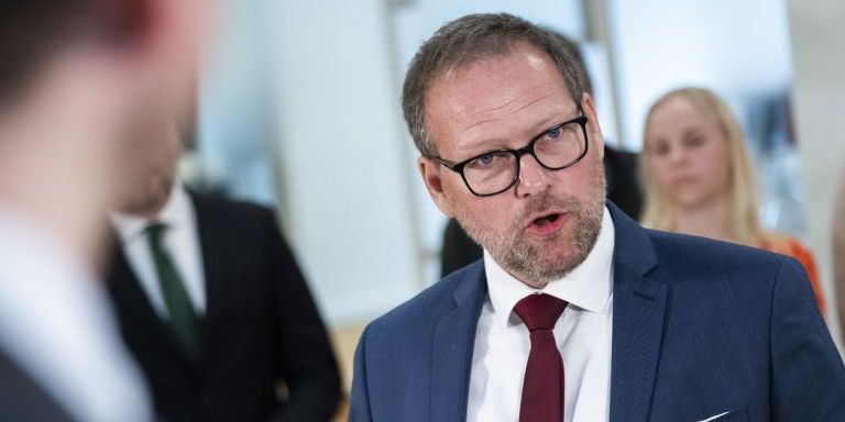 Dansk Folkeparti vil nu godt være med til at overføre ansvaret for nyledige fra jobcentre til a-kasser. Gerne på lokalt plan ved at bruge dem mere som private aktører, lyder det fra René Christensen.