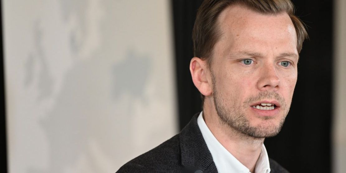 (Arkiv) Beskæftigelsesminister Peter Hummelgaard (S) er stolt over aftalen om at fjerne fradrag fra pensionister, hvis ægtefælle arbejder.