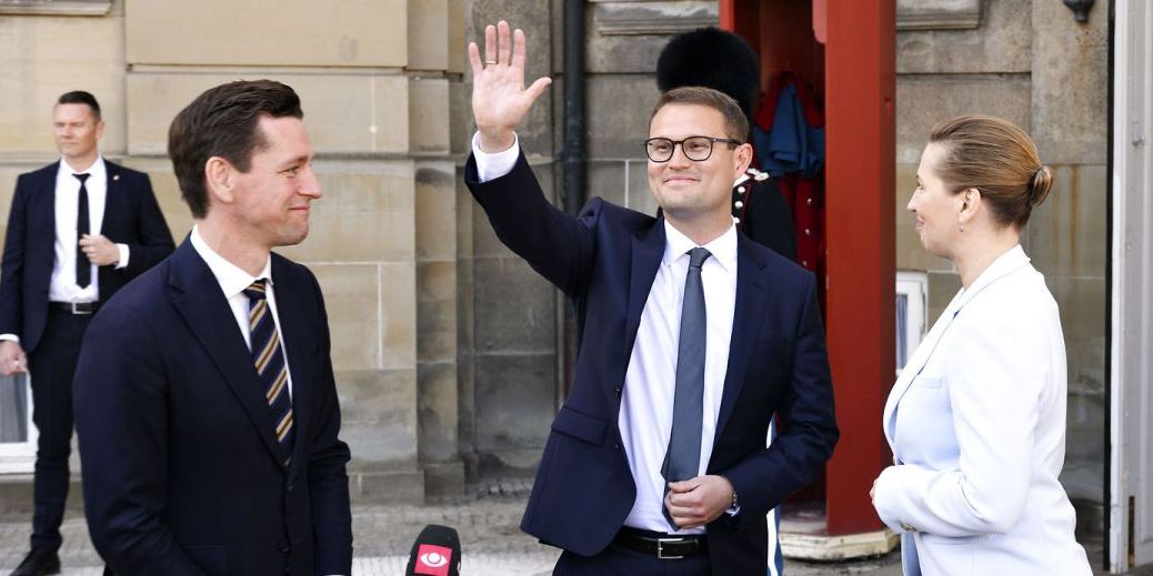 Indenrigs- og boligminister Christian Rabjerg Madsen (S) ser det som en af sine opgaver som minister at advare Folketinget mod at indføre nye regler for at styre kommunerne. Her er han fanget i forbindelse med udnævnelsen til minister.