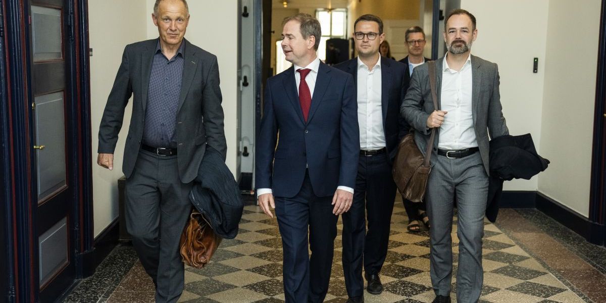 (Arkiv) Regeringen og KL indgik i aftes økonomiaftale med kun en nyhed på beskæftigelsesområdet: I fire kommuner vil jobcentre få friere hænder til indsatsen i tre år.