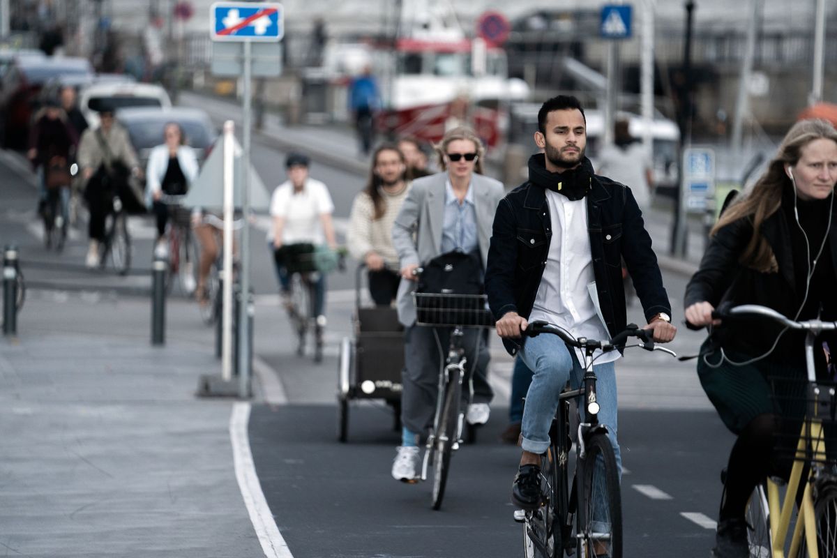 Danmark er et af de lande i Europa, hvor der cykles allermest, men antallet af både cyklede ture og cyklede kilometer falder. Det skal et nyt samarbejde ændre på.