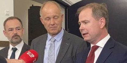 Bare to dage efter finansminister Nicolai Wammen (t.h.) pressede kommunerne til at acceptere nye ekstra besparelser på konsulentforbruget, sendte ministeren opgørelse til Folketinget, som viser, at staten ikke selv har reduceret sit konsulentforbrug i 2021.