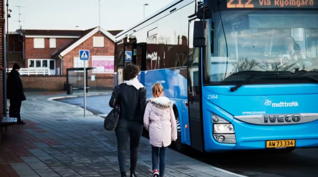 Det skal være slut med reklamer for pengespil i busserne i Horsens Kommune, mener byrådspolitikerne.