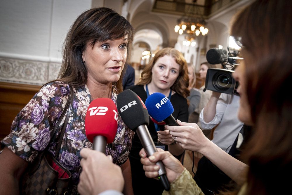 Formand for granskningsudvalget Sophie Løhde (V) har torsdag sammen med udvalgets medlemmer fået en gennemgang af Minkkommissionens beretning i Folketinget.