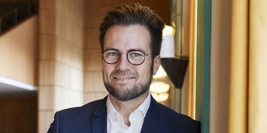 Uklare besparelser på jobcentrene vil skabe usikkerhed for både jobcentre, virksomheder og beskæftigelsesindsatsen, mener Peter Rahbek Juel, formand for KL's arbejdsmarkedsudvalg.