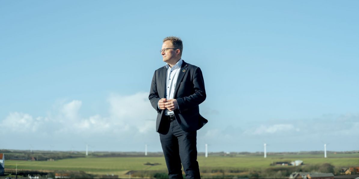 Lokalbefolkningen skal inddrages, og der skal lyttes.  Ellers kommer opsætningen af vindmøller og solcelleparker uvilkårligt til at udløse protester, vurderer formanden for Landdistrikternes Fællesråd, Steffen Damsgaard.