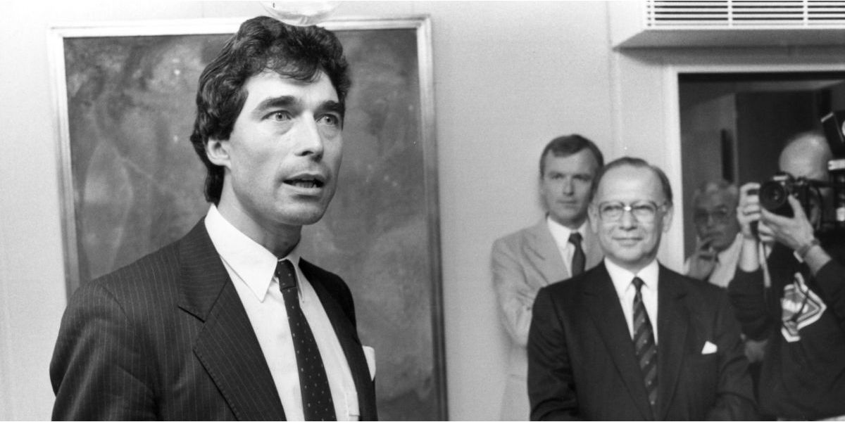Anders Fogh Rasmussen blev skatteminister i 1987, men blev tvunget fra posten i 1992, fordi han havde givet Folketingets Finansudvalg misvisende oplysninger, som skjulte at ministeriet ikke havde gennemført en række lovede besparelser.