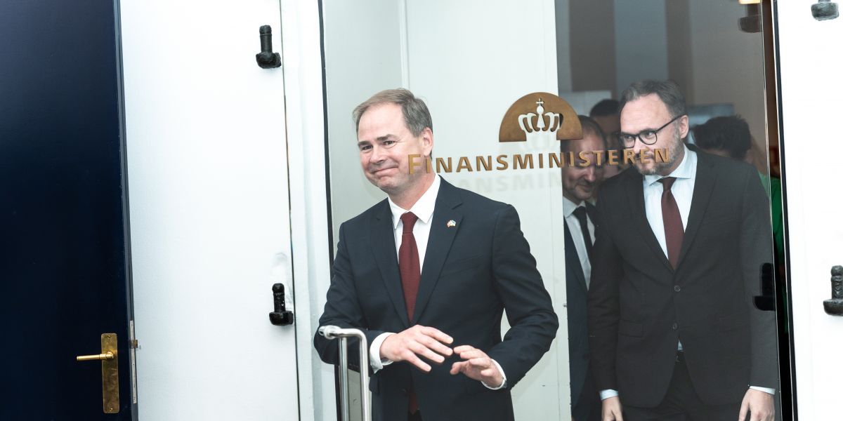 Finansminister Nicolai Wammen afviser kritikken af, at han brugte en kreativ bogføringsfinte for at få statens konsulentbesparelser til at se større ud, end de egentlig er.