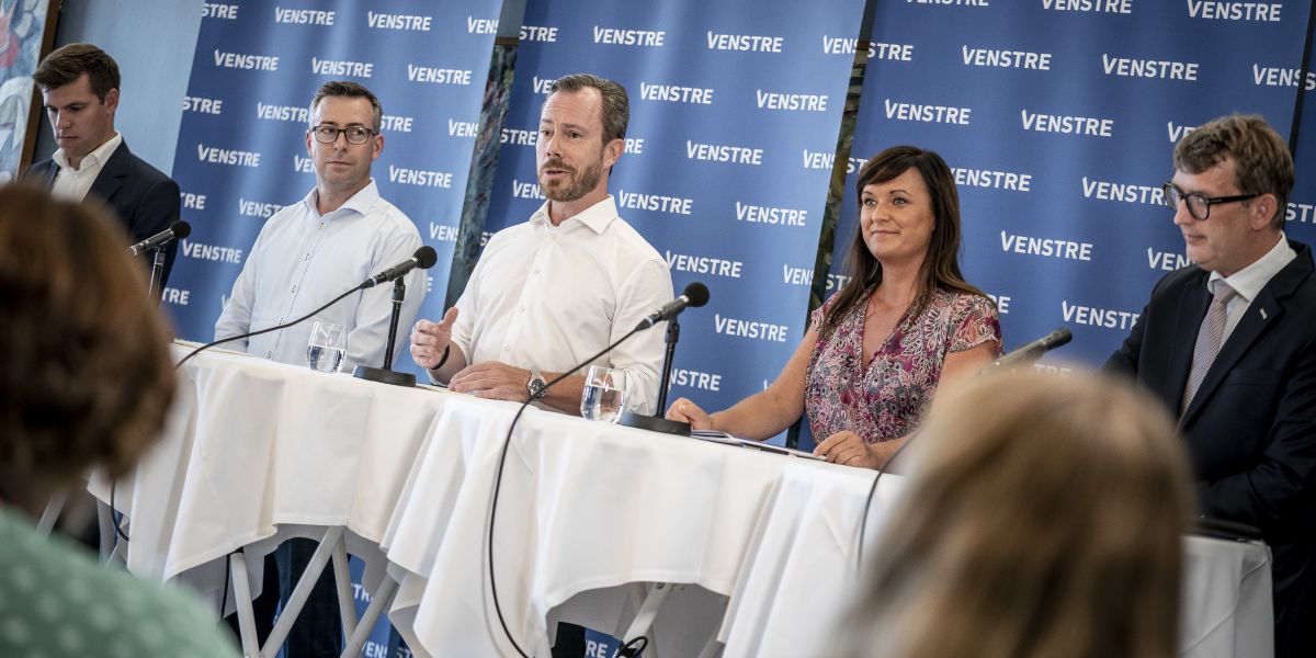 Venstres partitop var samlet, da partiet mandag præsenterede deres udspil til en ny beskæftigelsesindsats. En gennemgang af udspillet viser, at økonomien hviler på et særdeles usikkert grundlag.