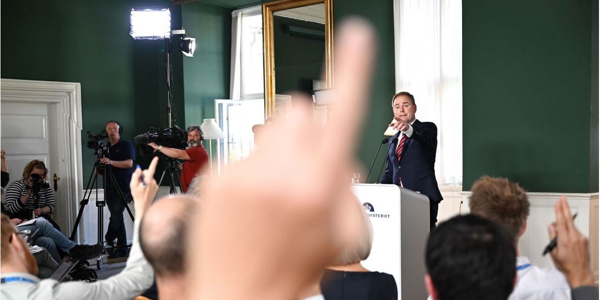 På pressemødet om finansloven afviste finansminister Nicolai wammen kritik af, at regeringen skruer velfærdsforventninger urealistisk op.