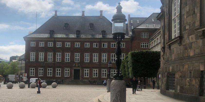 Det er et fejlskøn fra Finansministeriet af beskatningsgrundlaget for 2021, som har kastet en bombe ind i den kommunale budgetproces.