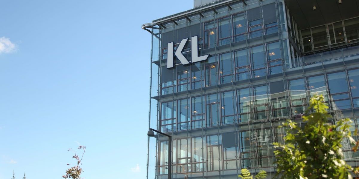 De seneste beskæftigelsestal tyder på, at kommunerne skal finde besparelser i slutningen af året for at overholde økonomiaftalen med regeringen.