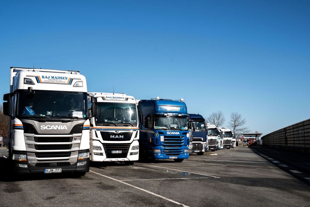 Store lastbilvirksomheder som MAN, Volvo/Renault, Iveco, DAF, Daimler (nu Mercedes-Benz) og Scania bliver nu sagsøgt af danske kommuner for karteldannelse. Lastbilerne på billedet her har intet med sagen at gøre.