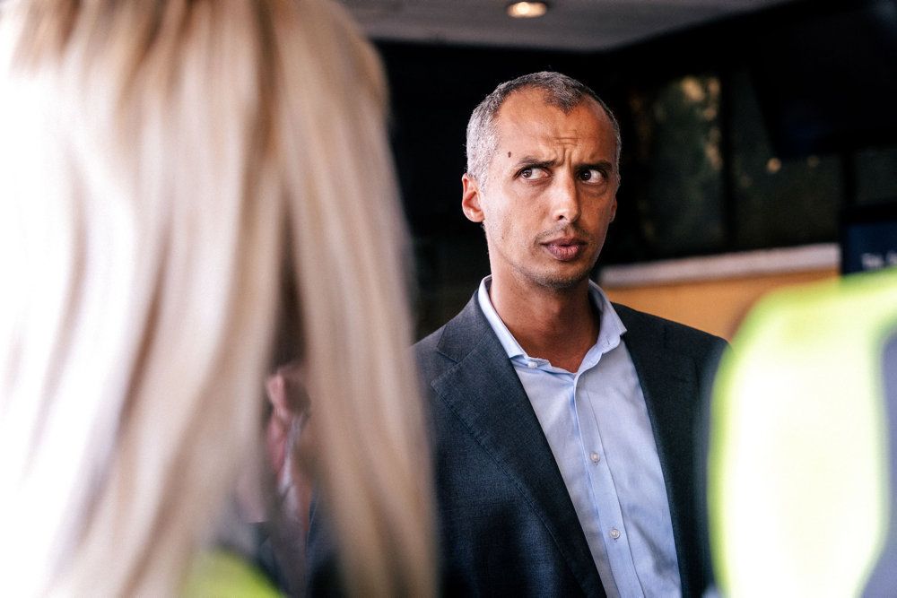 Justitsminister Mattias Tesfaye (S) gæstede torsdag på Valby Station. Sammen med statsministeren mødtes han med tryghedsvagter på S-togsstationerne Valby Station og Rødovre Station.