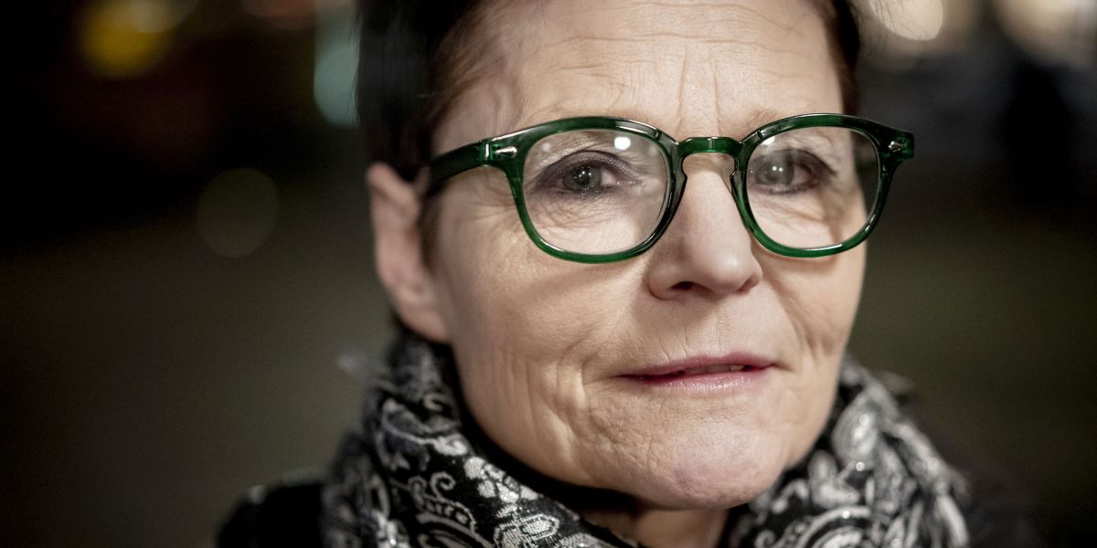 Mandag blev Bitten Vivi Jensen afhørt for at hænge 16 ansatte på jobcenter ud på sociale medier. Ved et senere retsmøde skal flere vidner afgive forklaring. Det ligger ikke fast, hvornår dommen afsiges.