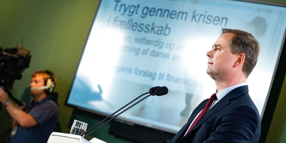 Den manglende prisregulering af kommunernes og regionernes budgetter var en afgørende faktor for, at finansminister Nicolai Wammen ved offentliggørelsen af finansloven både kunne love stram finanspolitik, inflationshjælp og mindre velfærdsforbedringer.