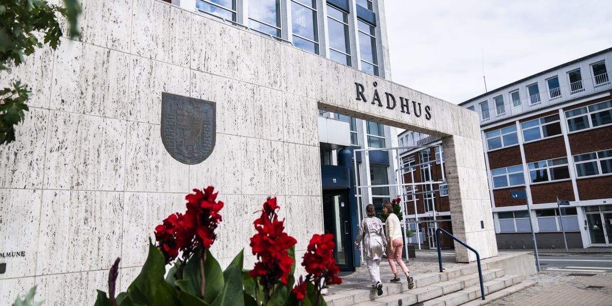 Slagelse Kommune havde ikke indregnet et tidsbegrænset kompensation i deres overslagsbudget for 2023, som NB-Økonomis chefredaktør har brugt som et af flere eksempler på økonomisk uansvarlighed. Det beklager han.
