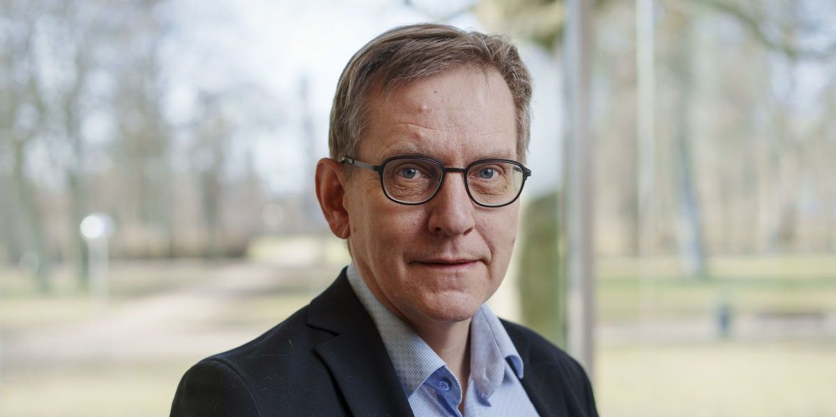 Hvis regeringen vil finansiere et løft af ældreplejen gennem afbureaukratisering, så er det nødvendigt at gennemføre markante regelforenklinger på alle områder, siger kommunaldirektør Mogens Pedersen fra Varde.