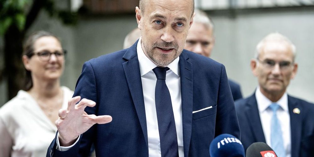 Der er bred politisk opbakning til regeringens tiårsplan for psykiatrien.