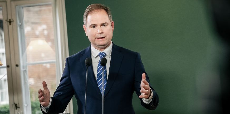 Fiannsminister Nicolai Wammen står i et brev til KL fast på, at kommunerne selv skal finde pengene til at dække effekten af ministeriets fejlskøn for inflationen.
