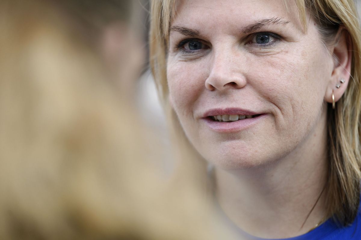 "Fremover skal vi som samfund – du og jeg – være bedre til at hjælpe hinanden," siger Pernille Beckmann med udsigten til, at velfærden i kommunerne fremover bliver skruet ned på flere områder.