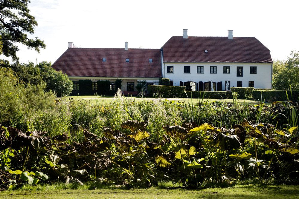 Karen Blixen Museet ligger på Rungstedlund, der var den verdenskendte forfatters barndomshjem i Nordsjælland.