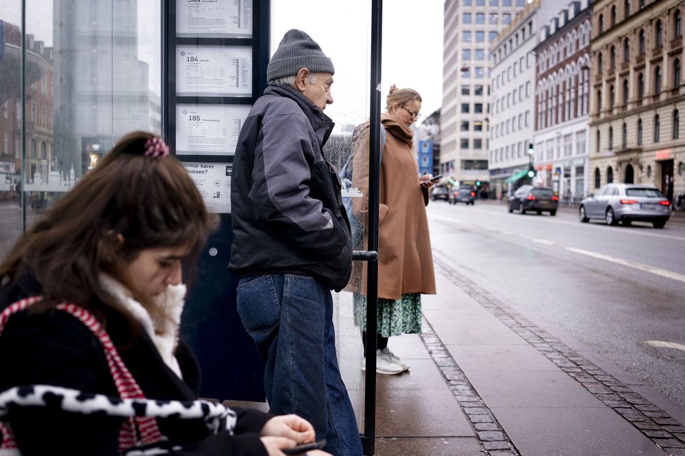Regionale busselskaber får 125 millioner som ekstra kompensation for det passagertab, de har haft efter corona. Men også stigende brændstofpriser truer busserne, så flere ruter vil stadig være i risiko for at lukke trods tilskuddet, mener KL.