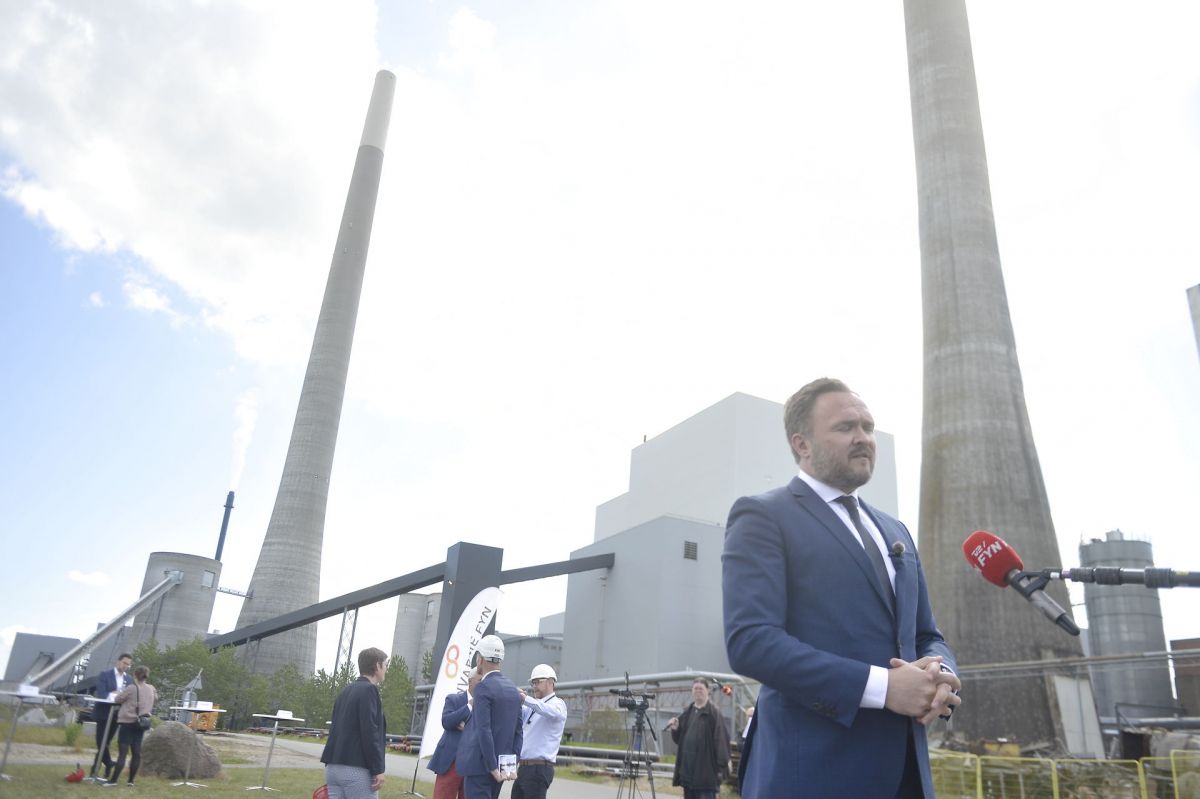 Odenses borgmester, Peter Rahbæk Juel (S), og klima-, energi- og forsyningsminister Dan Jørgensen (S) fortalte om planerne for udfasning af kul på Fynsværket, hos Fjernvarme Fyn i Odense i maj 2020. De planer er nu suspenderet de næste par år.