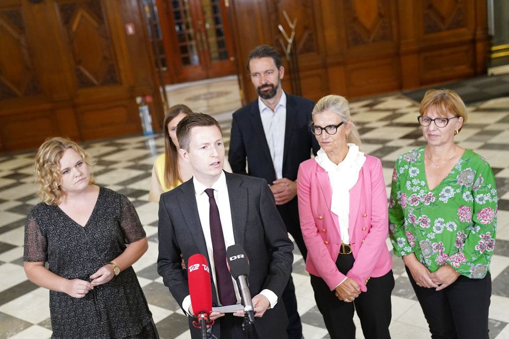 Et flertal i Folketinget er enig om en ny læreruddannelse, der skal øge praktikken med en tredjedel, så de studerende får praktik i alle fire år.