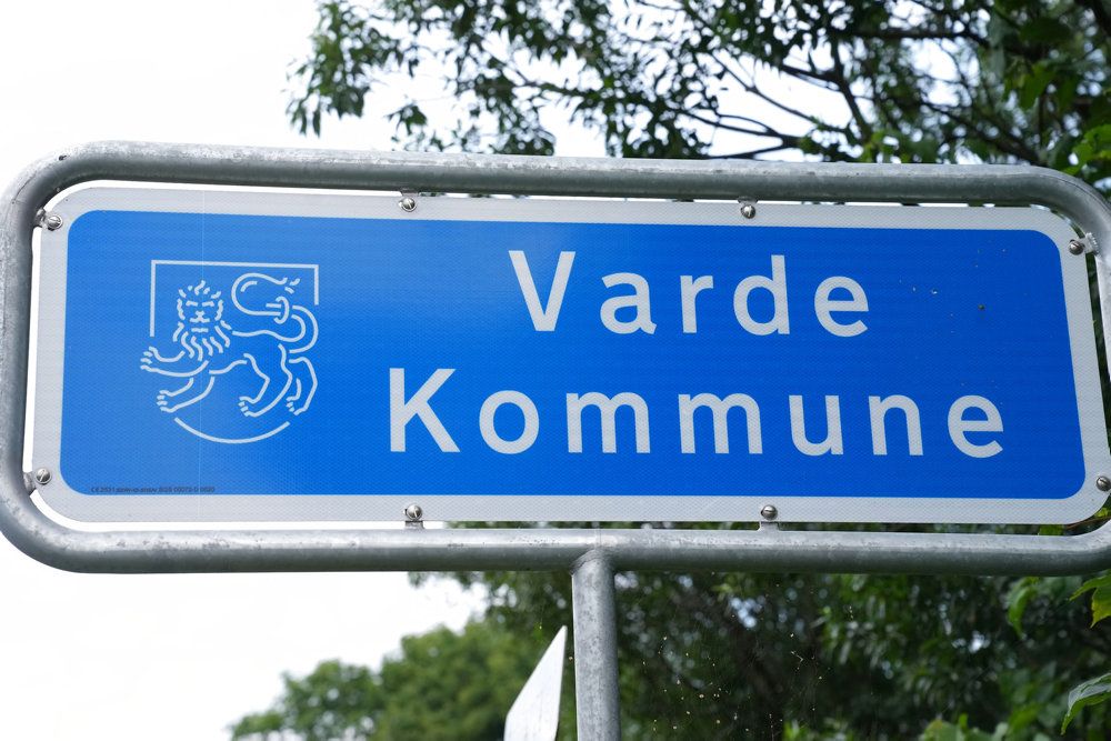 Varde Kommune udbetalte tilskud på baggrund af urigtige og vildledende oplysninger, lyder det i tiltale mod flere parter