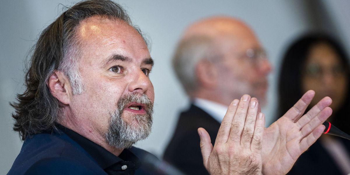 Beskæftigelsen vil falde med over 100.000 personer frem mod 2024, forudser vismændende i ny rapport, som blev lanceret på et pressemøde tirsdag. Her blev overvismanden Carl-Johan Dalgaard bedt om at forholde sig til effekterne af Socialdemokratiets skatteudspil.