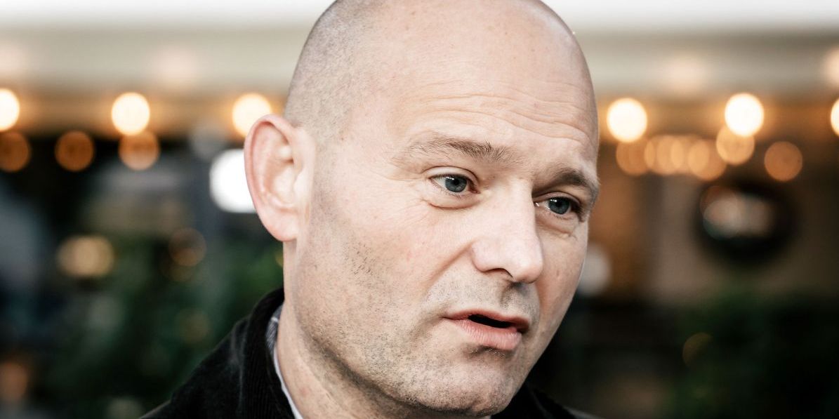 "det skal være et krav, at en plejehjemsleder skal have en del af sin arbejdstid, hvor man er en del af ældreplejen. Man skal væk fra kontoret," siger formand for De Konservative, som her torsdag spiller ud med ni krav til forbedringer af ældreplejen.